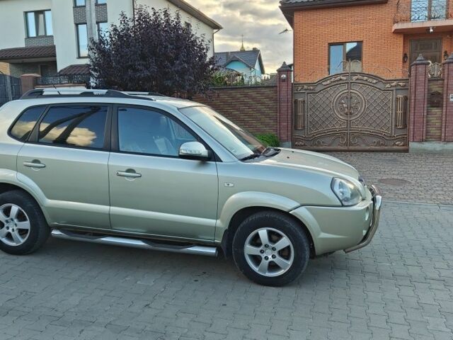 Хендай Туксон 2007 у Рівному на Automoto.ua Бежевий Хендай Туксон, об'ємом двигуна 2 л та пробігом 180 тис. км за 7999 $, фото 2 на Automoto.ua