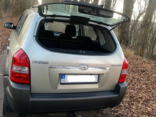 Бежевый Хендай Туксон, объемом двигателя 2 л и пробегом 344 тыс. км за 6200 $, фото 8 на Automoto.ua