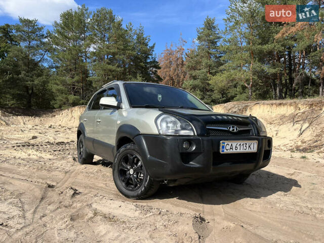 Бежевий Хендай Туксон, об'ємом двигуна 1.98 л та пробігом 274 тис. км за 7900 $, фото 3 на Automoto.ua