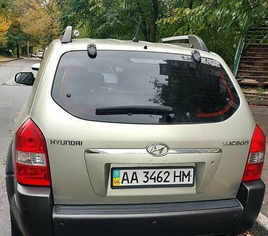 Бежевый Хендай Туксон, объемом двигателя 1.98 л и пробегом 215 тыс. км за 8200 $, фото 3 на Automoto.ua