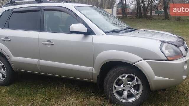 Бежевий Хендай Туксон, об'ємом двигуна 1.98 л та пробігом 292 тис. км за 9000 $, фото 1 на Automoto.ua