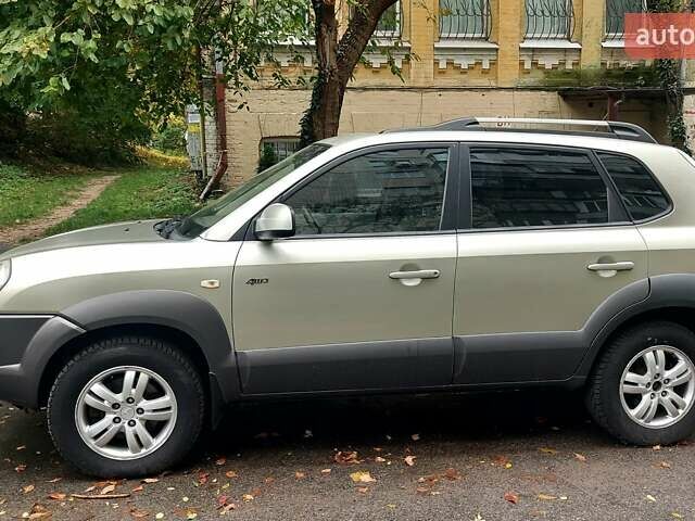 Бежевый Хендай Туксон, объемом двигателя 1.98 л и пробегом 215 тыс. км за 8200 $, фото 2 на Automoto.ua
