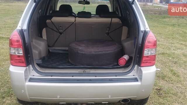 Бежевий Хендай Туксон, об'ємом двигуна 1.98 л та пробігом 292 тис. км за 9000 $, фото 12 на Automoto.ua