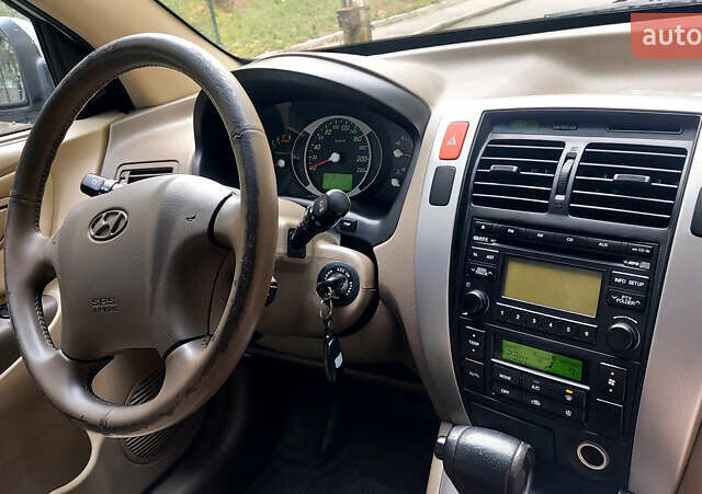 Бежевый Хендай Туксон, объемом двигателя 1.98 л и пробегом 215 тыс. км за 8200 $, фото 6 на Automoto.ua