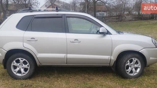 Бежевий Хендай Туксон, об'ємом двигуна 1.98 л та пробігом 292 тис. км за 9000 $, фото 14 на Automoto.ua