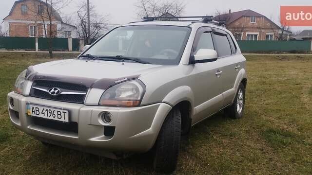 Бежевий Хендай Туксон, об'ємом двигуна 1.98 л та пробігом 292 тис. км за 9000 $, фото 3 на Automoto.ua