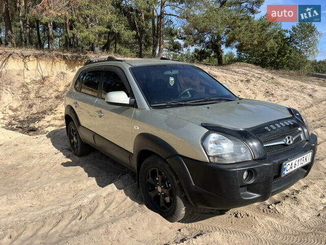 Бежевий Хендай Туксон, об'ємом двигуна 1.98 л та пробігом 274 тис. км за 7900 $, фото 41 на Automoto.ua