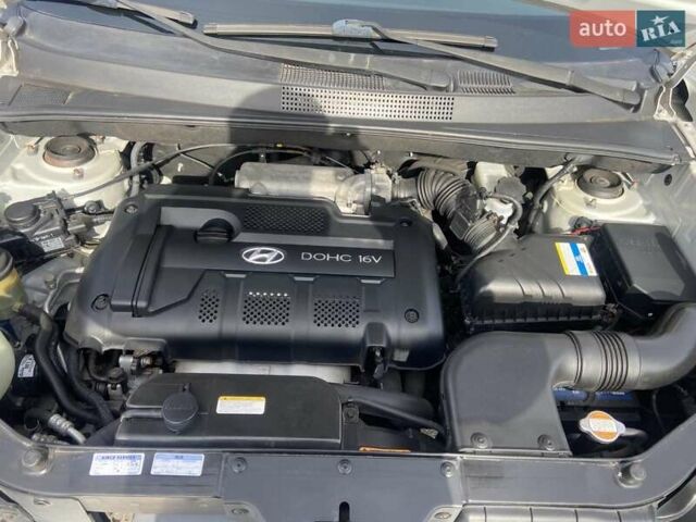 Бежевий Хендай Туксон, об'ємом двигуна 2 л та пробігом 220 тис. км за 8400 $, фото 19 на Automoto.ua