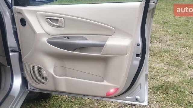 Бежевий Хендай Туксон, об'ємом двигуна 1.98 л та пробігом 292 тис. км за 9000 $, фото 8 на Automoto.ua