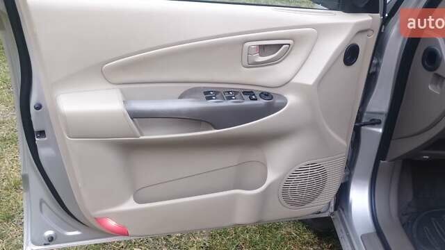 Бежевий Хендай Туксон, об'ємом двигуна 1.98 л та пробігом 292 тис. км за 9000 $, фото 15 на Automoto.ua