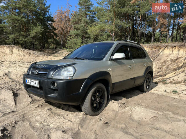 Бежевий Хендай Туксон, об'ємом двигуна 1.98 л та пробігом 274 тис. км за 7900 $, фото 32 на Automoto.ua