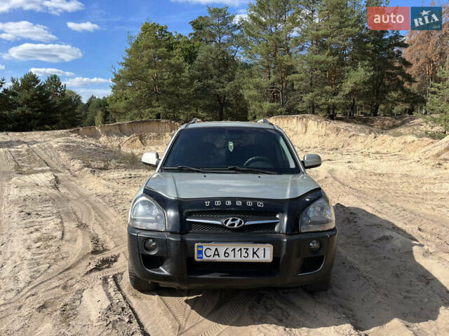 Бежевий Хендай Туксон, об'ємом двигуна 1.98 л та пробігом 274 тис. км за 7900 $, фото 31 на Automoto.ua