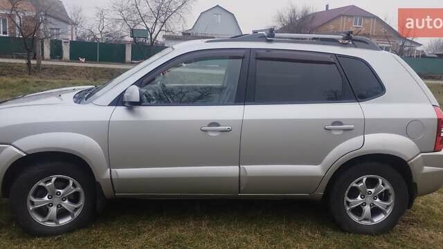 Бежевий Хендай Туксон, об'ємом двигуна 1.98 л та пробігом 292 тис. км за 9000 $, фото 16 на Automoto.ua