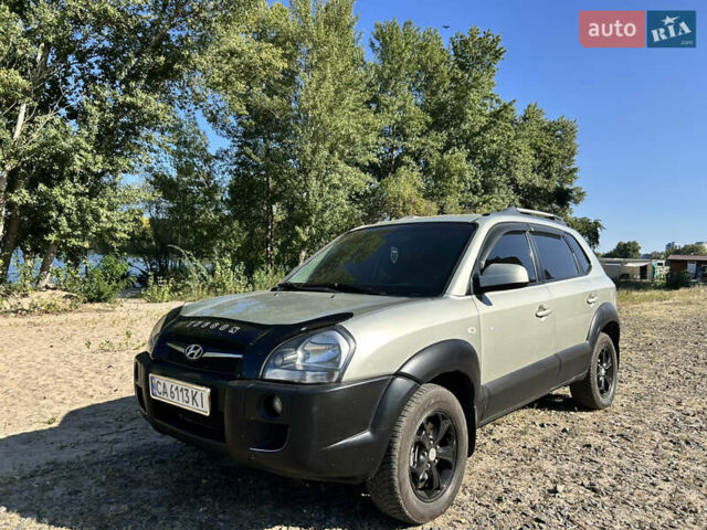 Бежевий Хендай Туксон, об'ємом двигуна 1.98 л та пробігом 274 тис. км за 7900 $, фото 5 на Automoto.ua