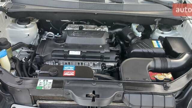 Бежевый Хендай Туксон, объемом двигателя 2 л и пробегом 171 тыс. км за 8750 $, фото 30 на Automoto.ua