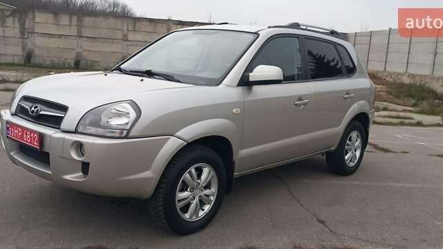 Бежевый Хендай Туксон, объемом двигателя 2 л и пробегом 171 тыс. км за 8750 $, фото 3 на Automoto.ua