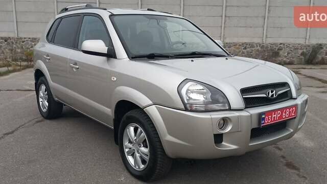 Бежевый Хендай Туксон, объемом двигателя 2 л и пробегом 171 тыс. км за 8750 $, фото 4 на Automoto.ua
