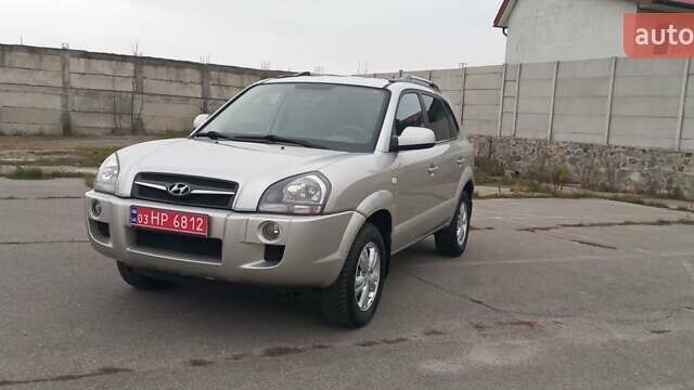 Бежевый Хендай Туксон, объемом двигателя 2 л и пробегом 171 тыс. км за 8750 $, фото 29 на Automoto.ua