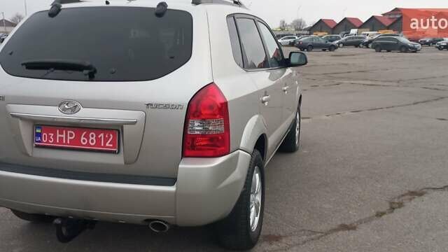 Бежевый Хендай Туксон, объемом двигателя 2 л и пробегом 171 тыс. км за 8750 $, фото 12 на Automoto.ua