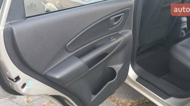 Бежевый Хендай Туксон, объемом двигателя 2 л и пробегом 171 тыс. км за 8750 $, фото 58 на Automoto.ua