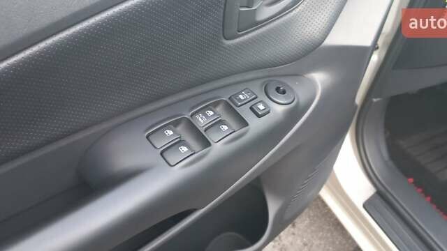 Бежевый Хендай Туксон, объемом двигателя 2 л и пробегом 171 тыс. км за 8750 $, фото 42 на Automoto.ua