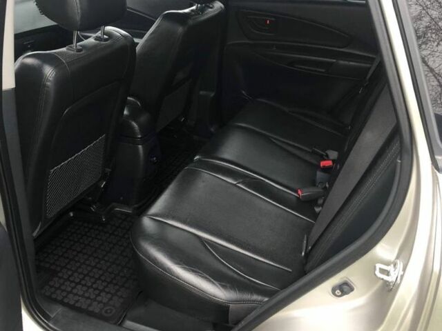 Хендай Туксон 2009 в Киеве на Automoto.ua Бежевый Хендай Туксон, объемом двигателя 2 л и пробегом 140 тыс. км за 4200 $, фото 13 на Automoto.ua