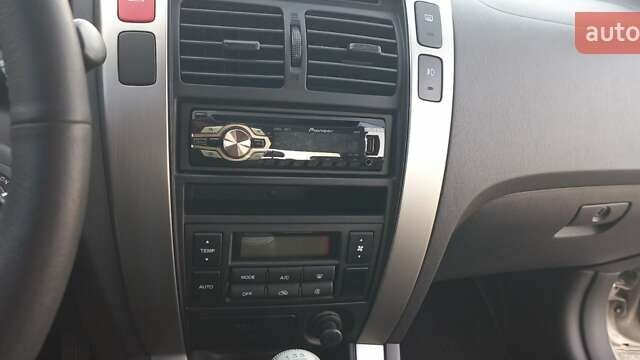 Бежевый Хендай Туксон, объемом двигателя 2 л и пробегом 171 тыс. км за 8750 $, фото 56 на Automoto.ua