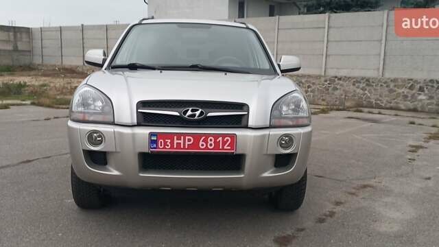 Бежевый Хендай Туксон, объемом двигателя 2 л и пробегом 171 тыс. км за 8750 $, фото 1 на Automoto.ua