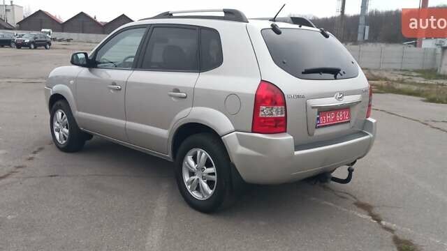 Бежевый Хендай Туксон, объемом двигателя 2 л и пробегом 171 тыс. км за 8750 $, фото 9 на Automoto.ua