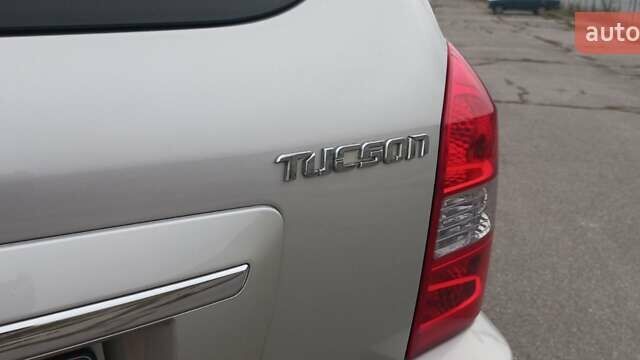 Бежевый Хендай Туксон, объемом двигателя 2 л и пробегом 171 тыс. км за 8750 $, фото 16 на Automoto.ua