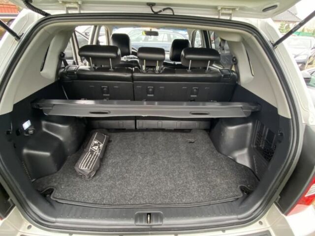 Хендай Туксон 2009 в Киеве на Automoto.ua Бежевый Хендай Туксон, объемом двигателя 2 л и пробегом 140 тыс. км за 4200 $, фото 9 на Automoto.ua