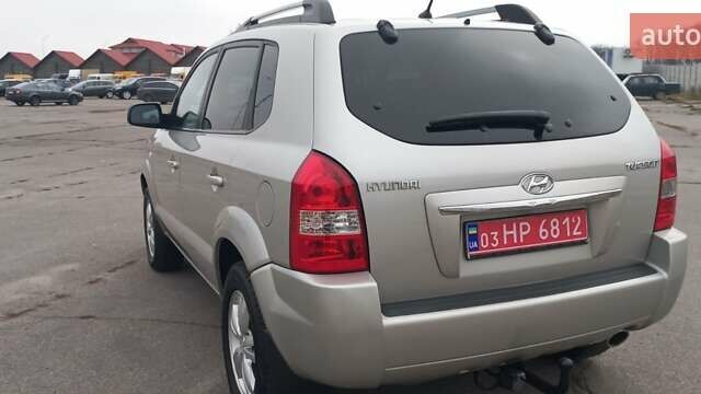 Бежевый Хендай Туксон, объемом двигателя 2 л и пробегом 171 тыс. км за 8750 $, фото 10 на Automoto.ua