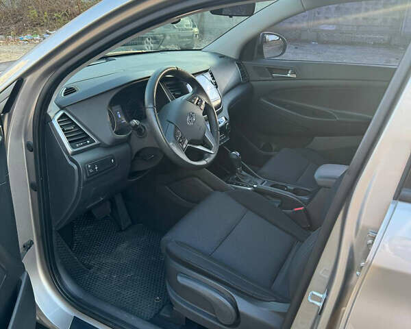 Бежевий Хендай Туксон, об'ємом двигуна 1.59 л та пробігом 171 тис. км за 14700 $, фото 5 на Automoto.ua