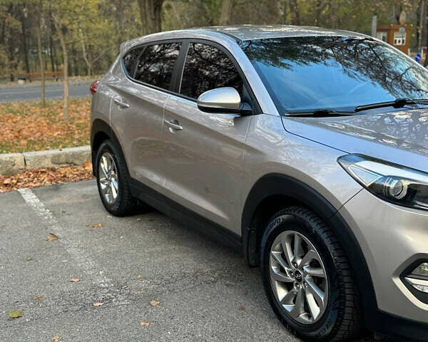 Бежевий Хендай Туксон, об'ємом двигуна 1.59 л та пробігом 171 тис. км за 14700 $, фото 1 на Automoto.ua