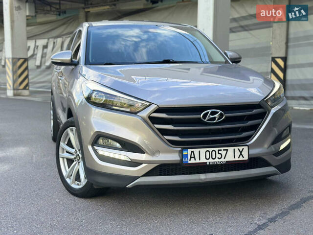 Бежевый Хендай Туксон, объемом двигателя 1.6 л и пробегом 170 тыс. км за 16500 $, фото 5 на Automoto.ua