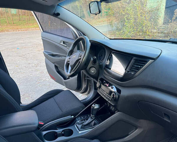 Бежевий Хендай Туксон, об'ємом двигуна 1.59 л та пробігом 171 тис. км за 14700 $, фото 4 на Automoto.ua