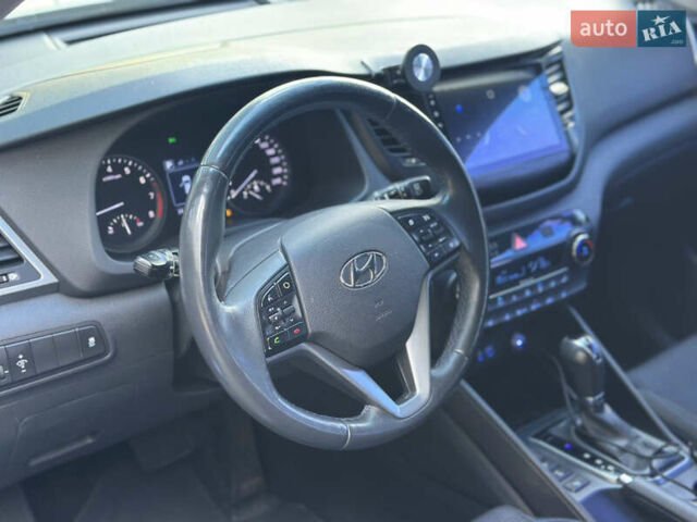 Бежевый Хендай Туксон, объемом двигателя 1.6 л и пробегом 170 тыс. км за 16500 $, фото 12 на Automoto.ua