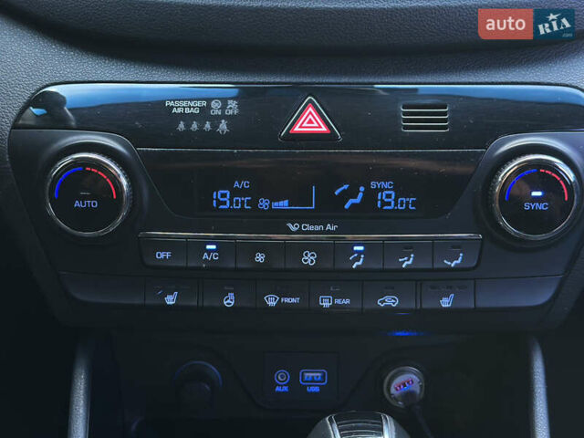 Бежевый Хендай Туксон, объемом двигателя 1.6 л и пробегом 170 тыс. км за 16500 $, фото 21 на Automoto.ua