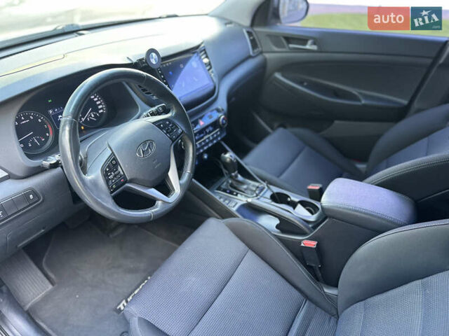 Бежевый Хендай Туксон, объемом двигателя 1.6 л и пробегом 170 тыс. км за 16500 $, фото 13 на Automoto.ua