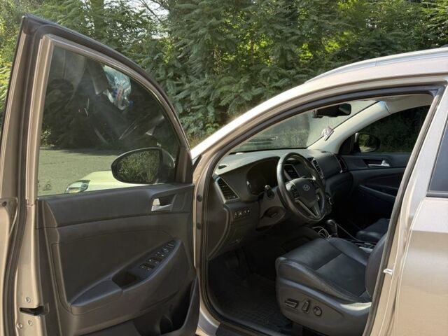 Бежевый Хендай Туксон, объемом двигателя 2 л и пробегом 89 тыс. км за 17999 $, фото 5 на Automoto.ua