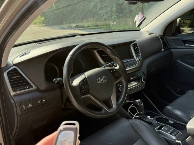 Бежевый Хендай Туксон, объемом двигателя 2 л и пробегом 89 тыс. км за 17999 $, фото 4 на Automoto.ua