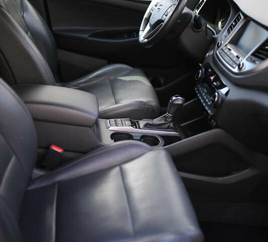 Бежевый Хендай Туксон, объемом двигателя 1.6 л и пробегом 140 тыс. км за 16000 $, фото 40 на Automoto.ua