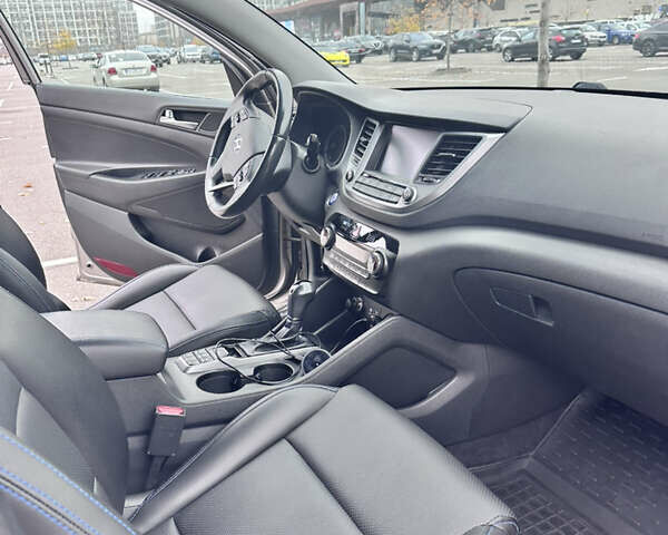 Бежевый Хендай Туксон, объемом двигателя 2 л и пробегом 101 тыс. км за 20700 $, фото 12 на Automoto.ua