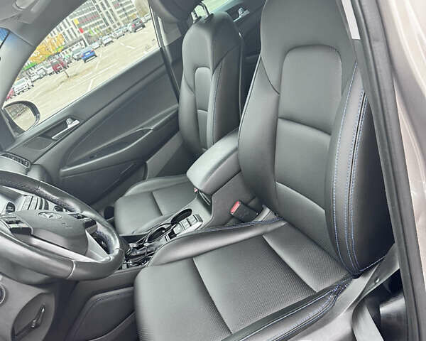 Бежевый Хендай Туксон, объемом двигателя 2 л и пробегом 101 тыс. км за 20700 $, фото 14 на Automoto.ua