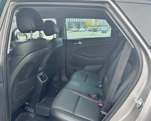 Бежевый Хендай Туксон, объемом двигателя 2 л и пробегом 101 тыс. км за 20700 $, фото 16 на Automoto.ua