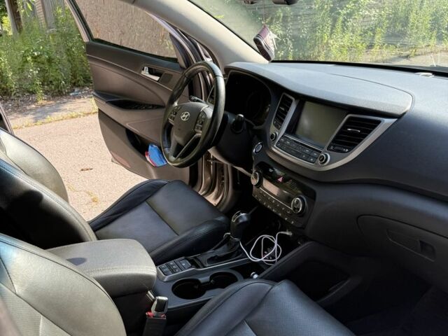 Бежевый Хендай Туксон, объемом двигателя 2 л и пробегом 89 тыс. км за 17999 $, фото 8 на Automoto.ua