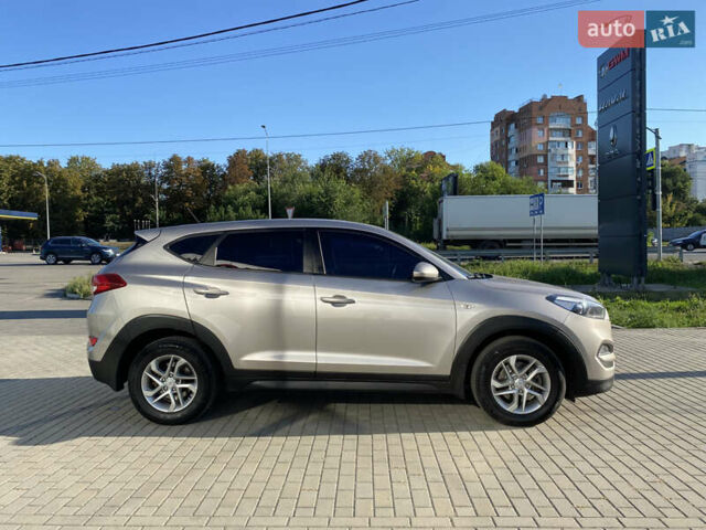 Бежевий Хендай Туксон, об'ємом двигуна 2 л та пробігом 185 тис. км за 15500 $, фото 5 на Automoto.ua