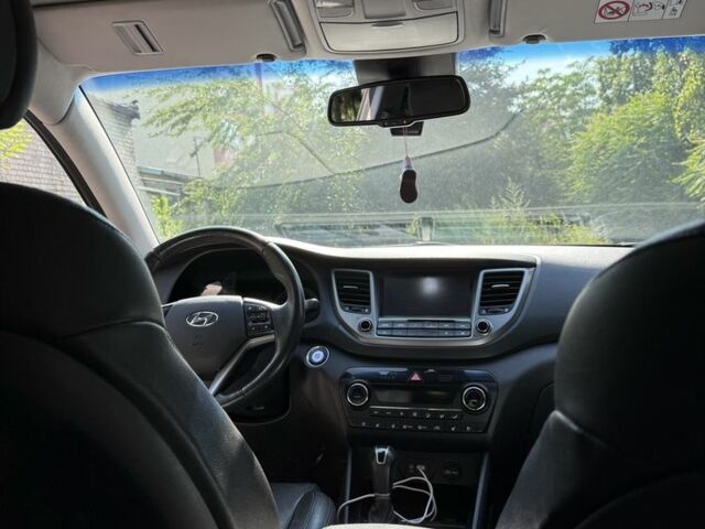 Бежевый Хендай Туксон, объемом двигателя 2 л и пробегом 89 тыс. км за 17999 $, фото 7 на Automoto.ua