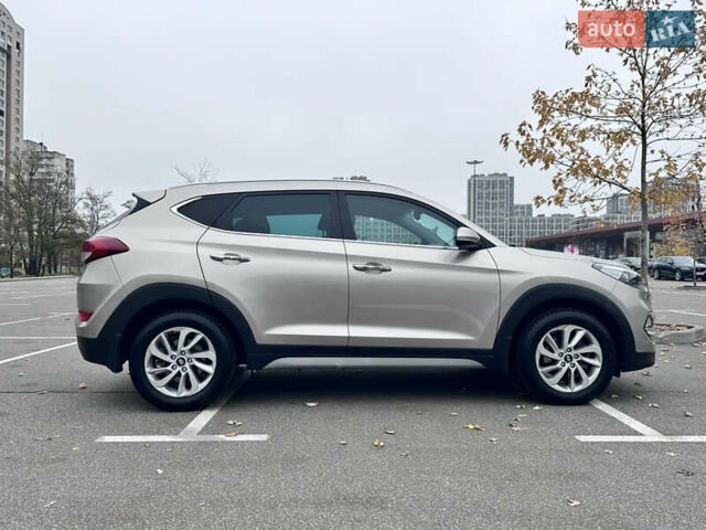 Бежевый Хендай Туксон, объемом двигателя 2 л и пробегом 101 тыс. км за 20700 $, фото 1 на Automoto.ua