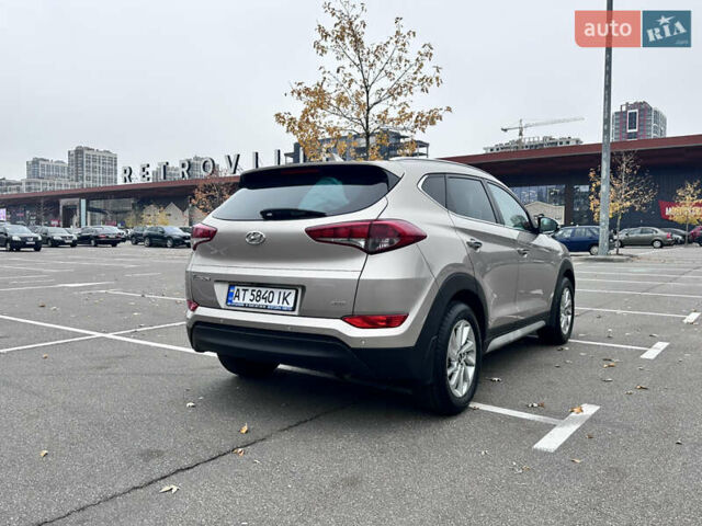 Бежевый Хендай Туксон, объемом двигателя 2 л и пробегом 101 тыс. км за 20700 $, фото 7 на Automoto.ua